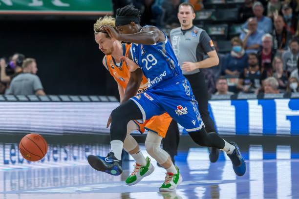 后撤到接近 后撤到接近